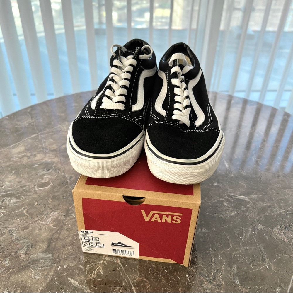 Vans Classic Old Skool Shoes in Black/White